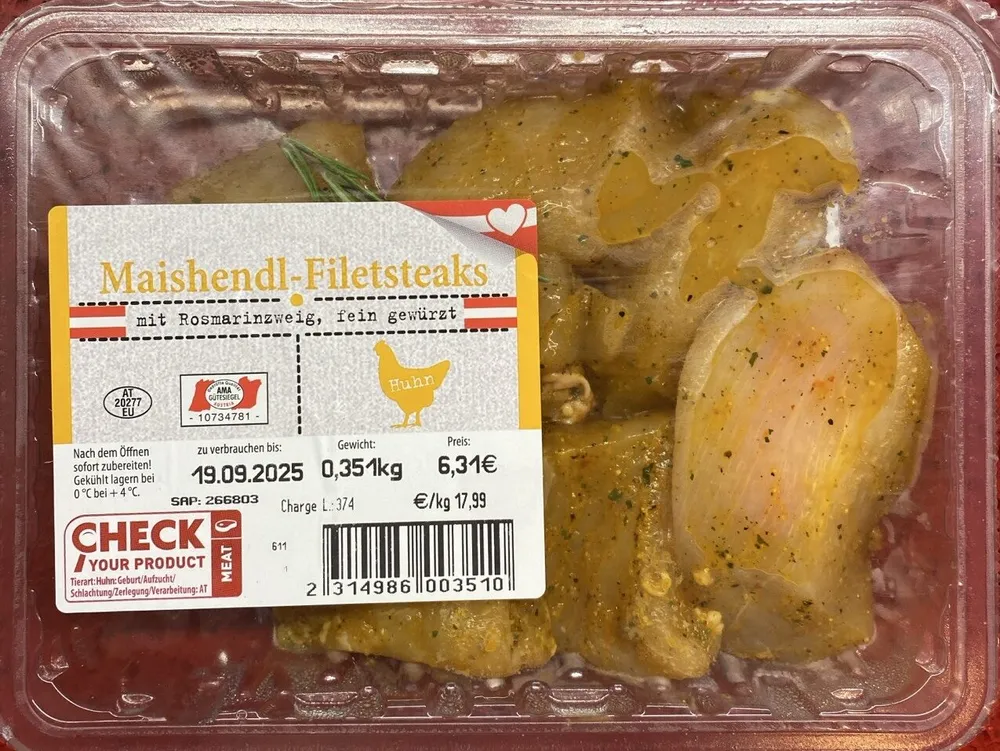 Maishendl-Filetsteaks mit Rosmarinzweig, fein gewürzt