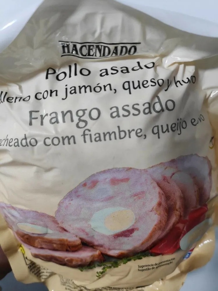 Pollo asado relleno con jamón, queso y huevo
