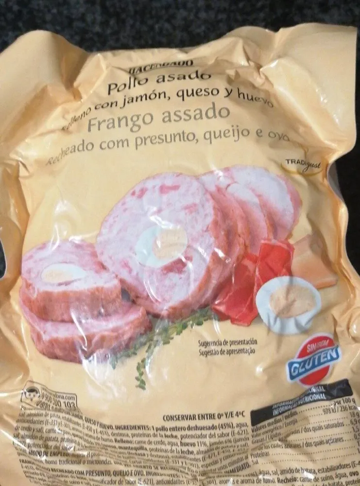 Pollo asado, relleno con jamón, queso y huevo