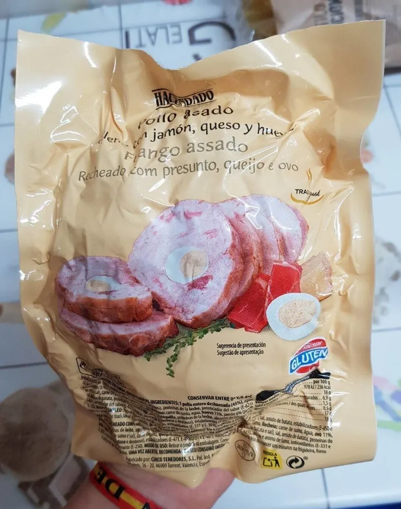 Pollo asado relleno con jamón, queso y huevo