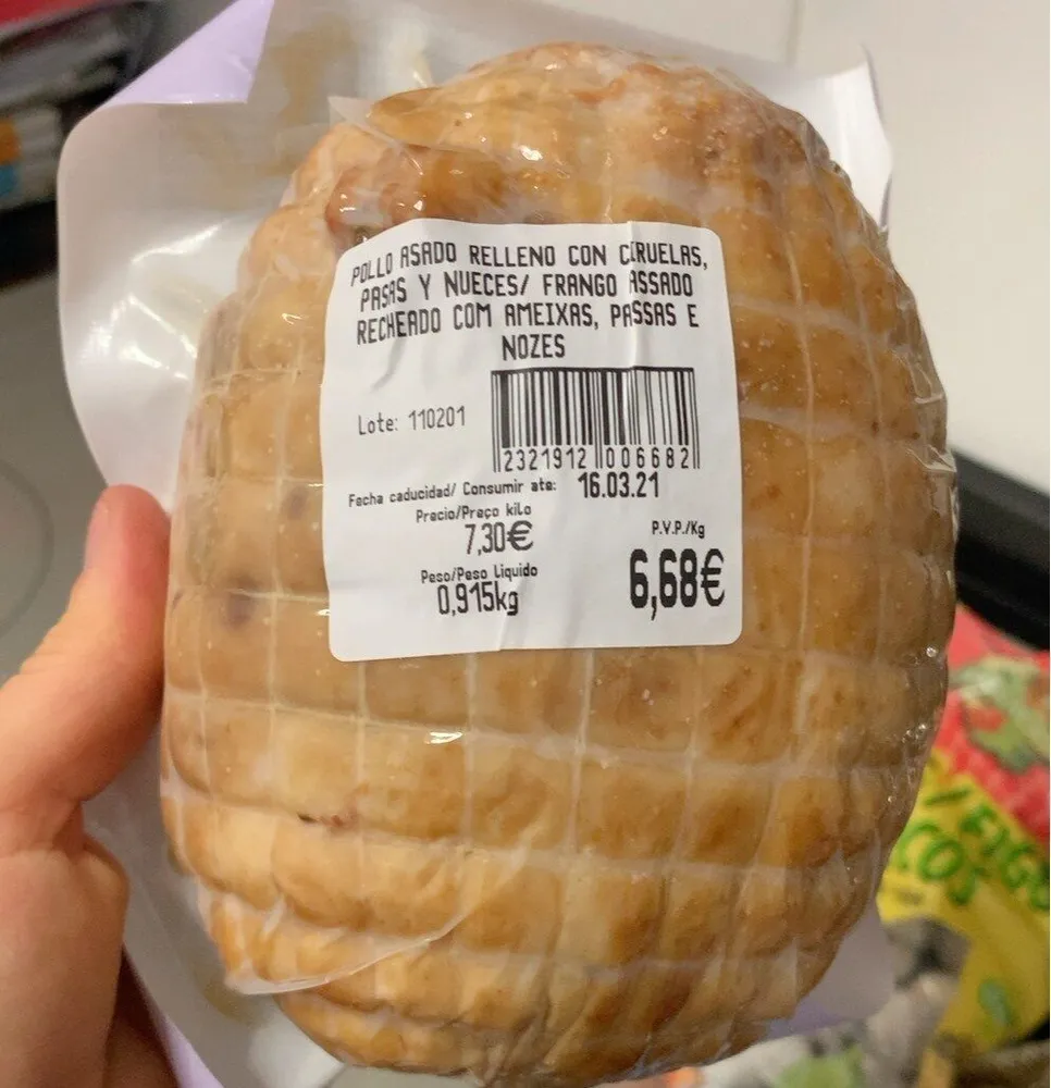 Pollo asado relleno con ciruelas pasas y nueces