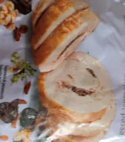 Pollo asado con ciruelas pasas y nueces