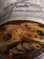 Pollo asado relleno con ciruelas, pasas y nueces