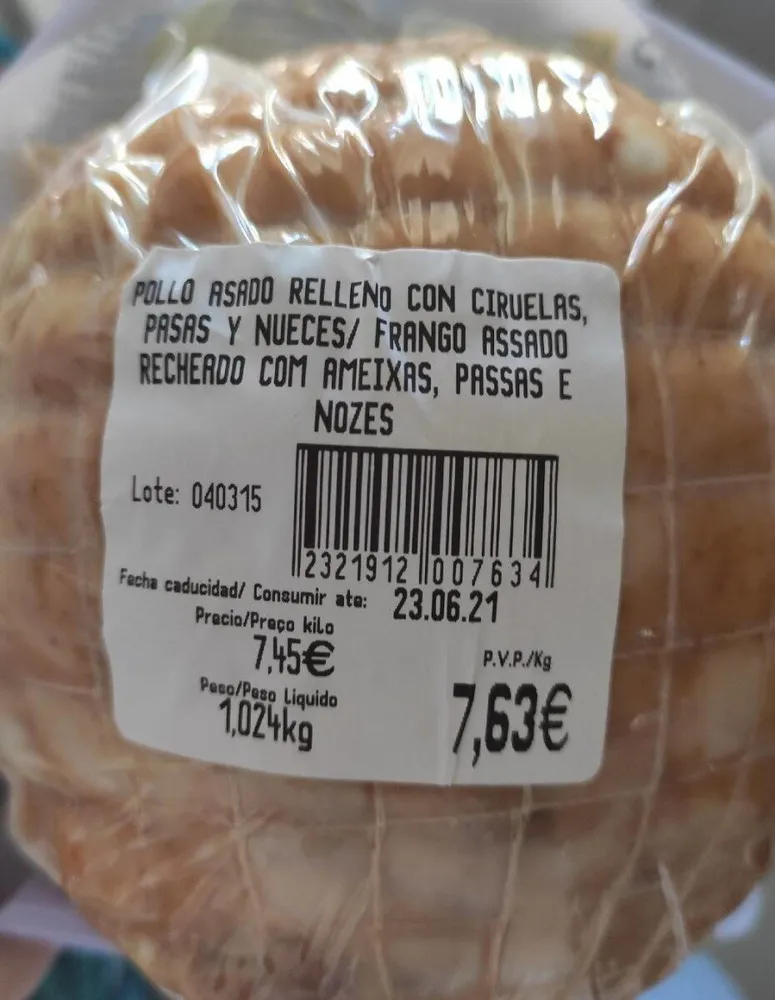 Pollo asado relleno con ciruelas pasas y nueces
