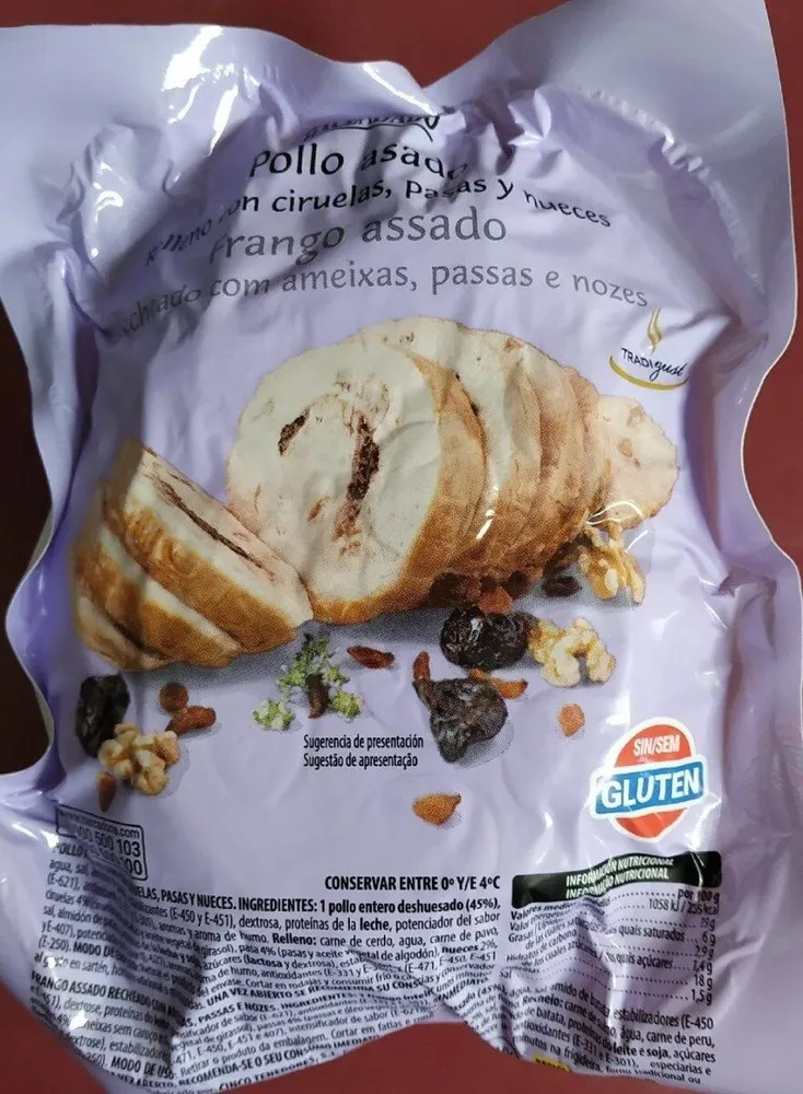 Pollo asado relleno con ciruelas, pasas y nueces