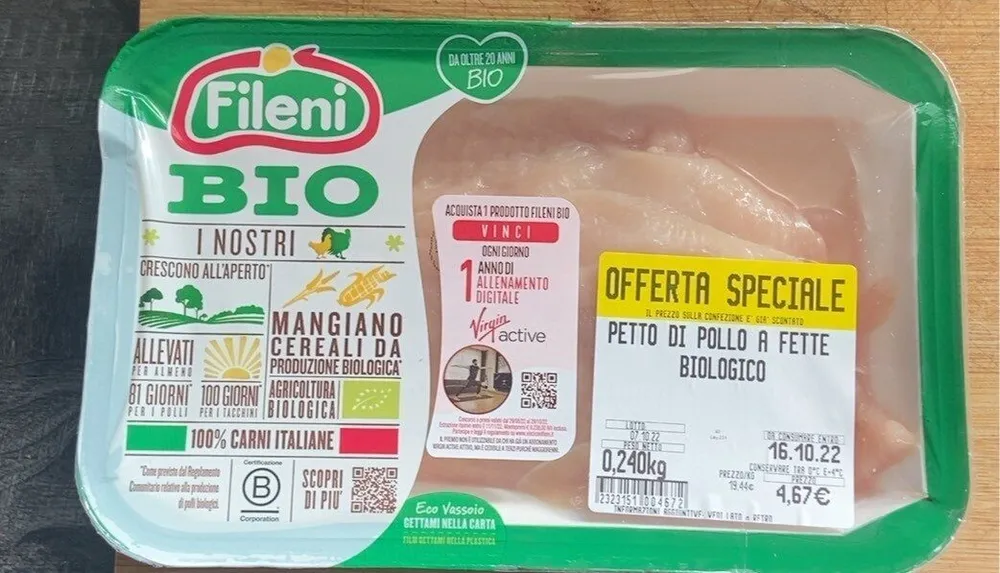 Perto di pollo biologico a fette