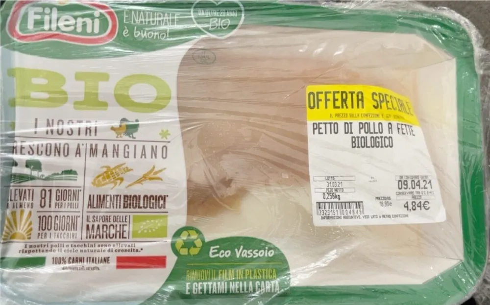 Perto di pollo a fette biologico