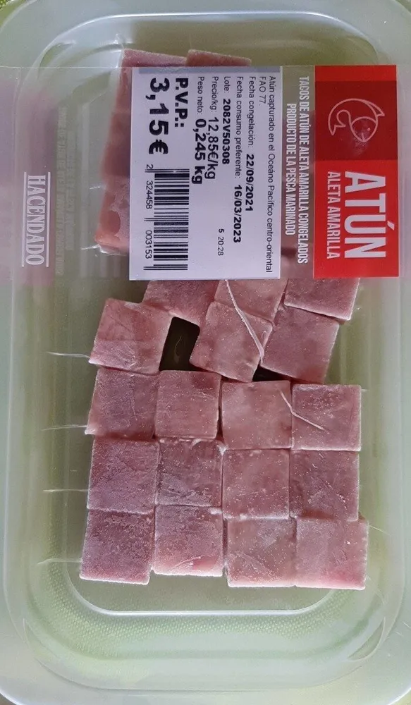 Tacos de atún de aleta amarilla marinado
