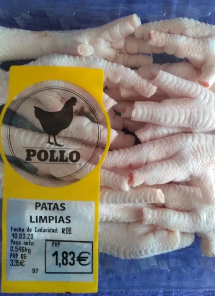 Patas limpias de pollo
