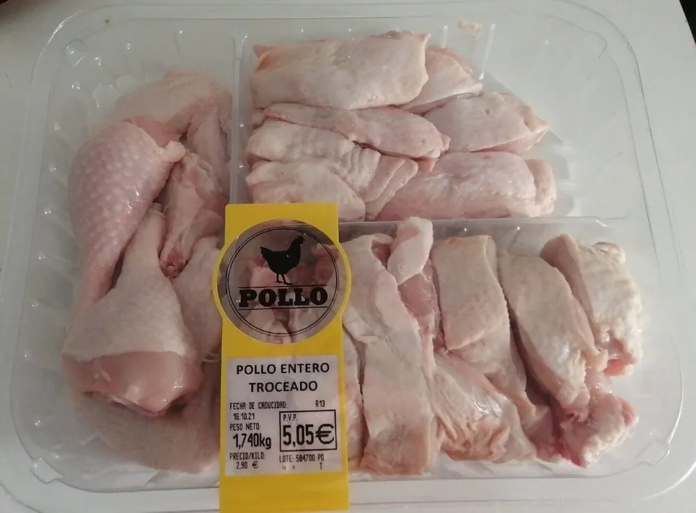Pollo entero troceado