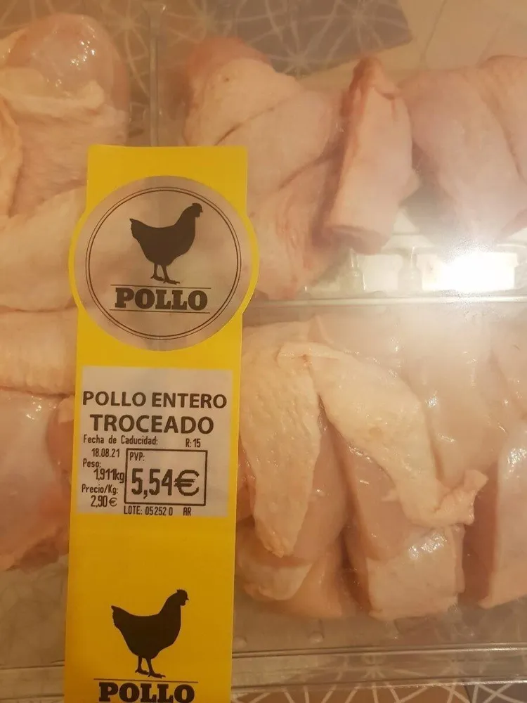 Pollo entero troceado