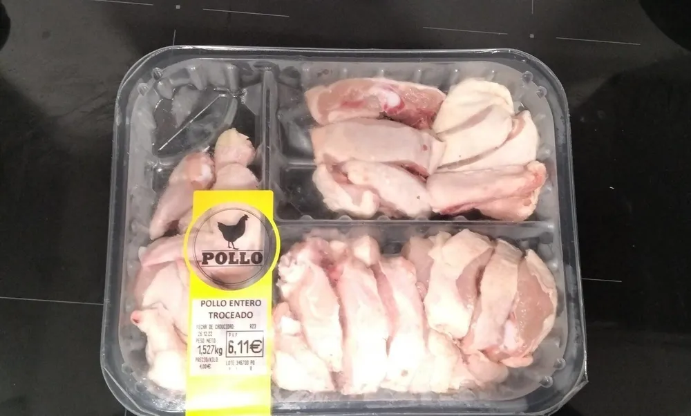 Pollo entero troceado