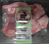 Medio conejo troceado