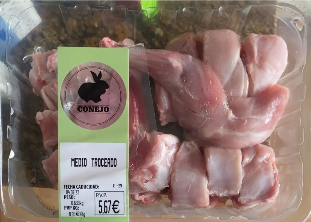 Medio Conejo Troceado