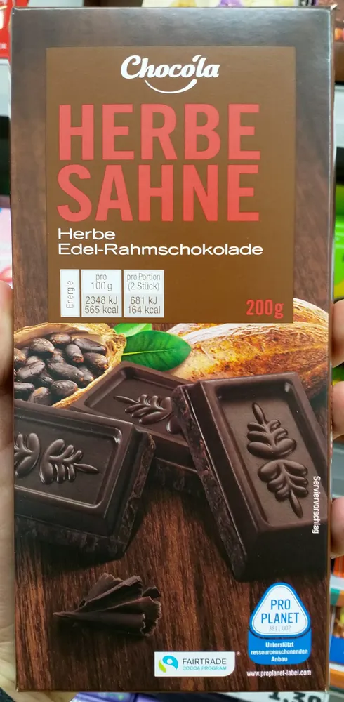Schokolade, Edelherbe Schokolade mit feiner Sahne