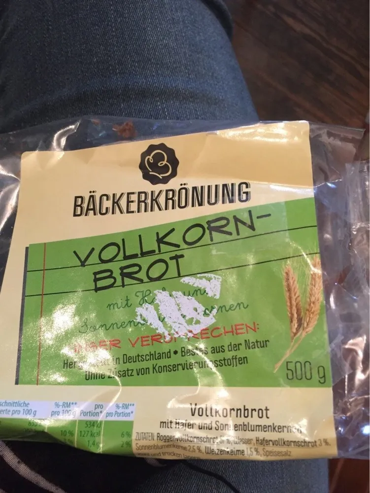 Vollkornbrot mit Hafer und Sonnenblumenkernen