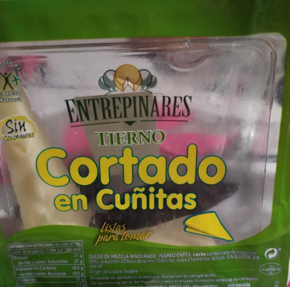 Queso tierno cortado en cuñitas