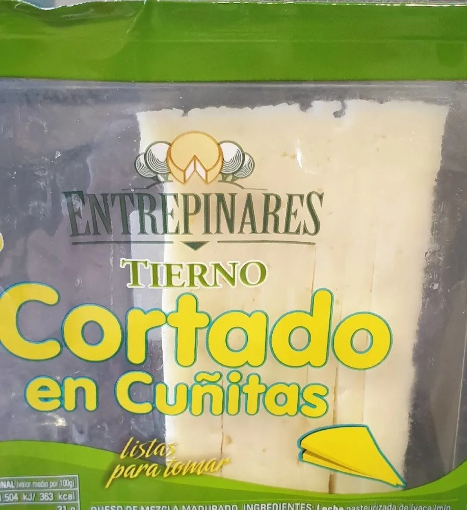 Queso tierno cortado en cuñitas