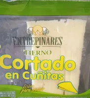 Queso tierno cortado en cuñitas