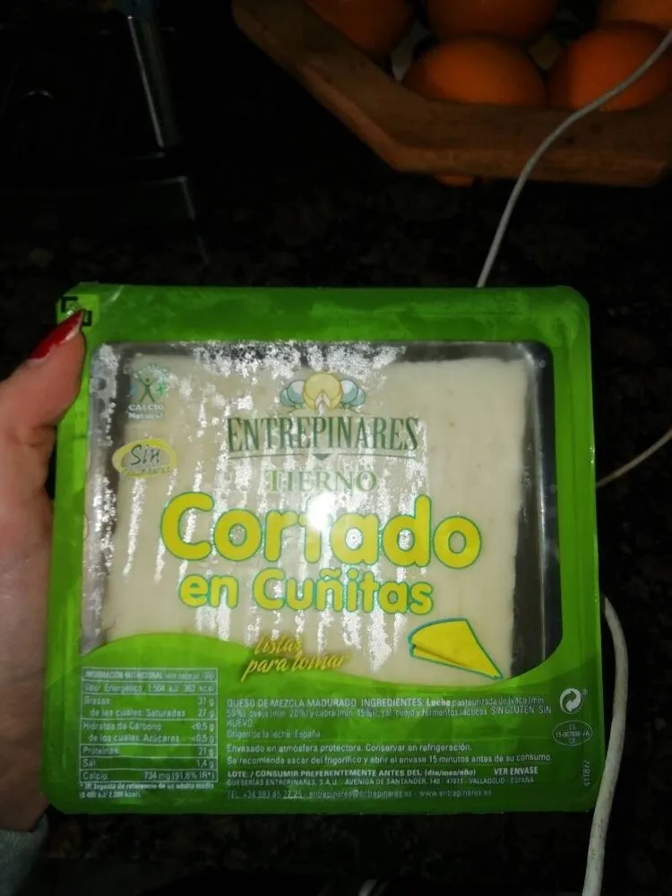 Queso tierno cortado en cuñitas