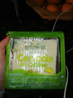 Queso tierno cortado en cuñitas
