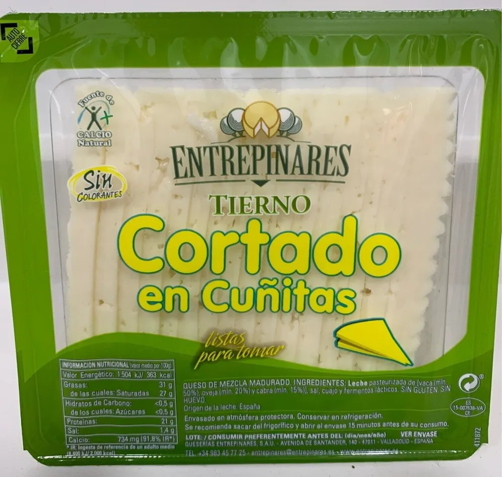 Queso tierno cortado en cuñitas