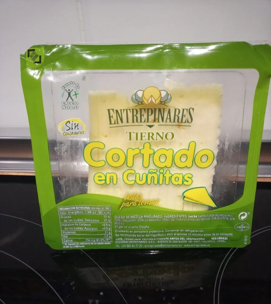 Queso tierno cortado en cuñitas