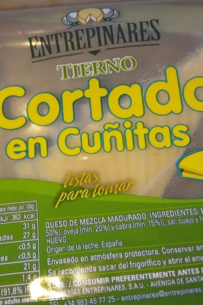 Queso tierno cortado en cuñitas