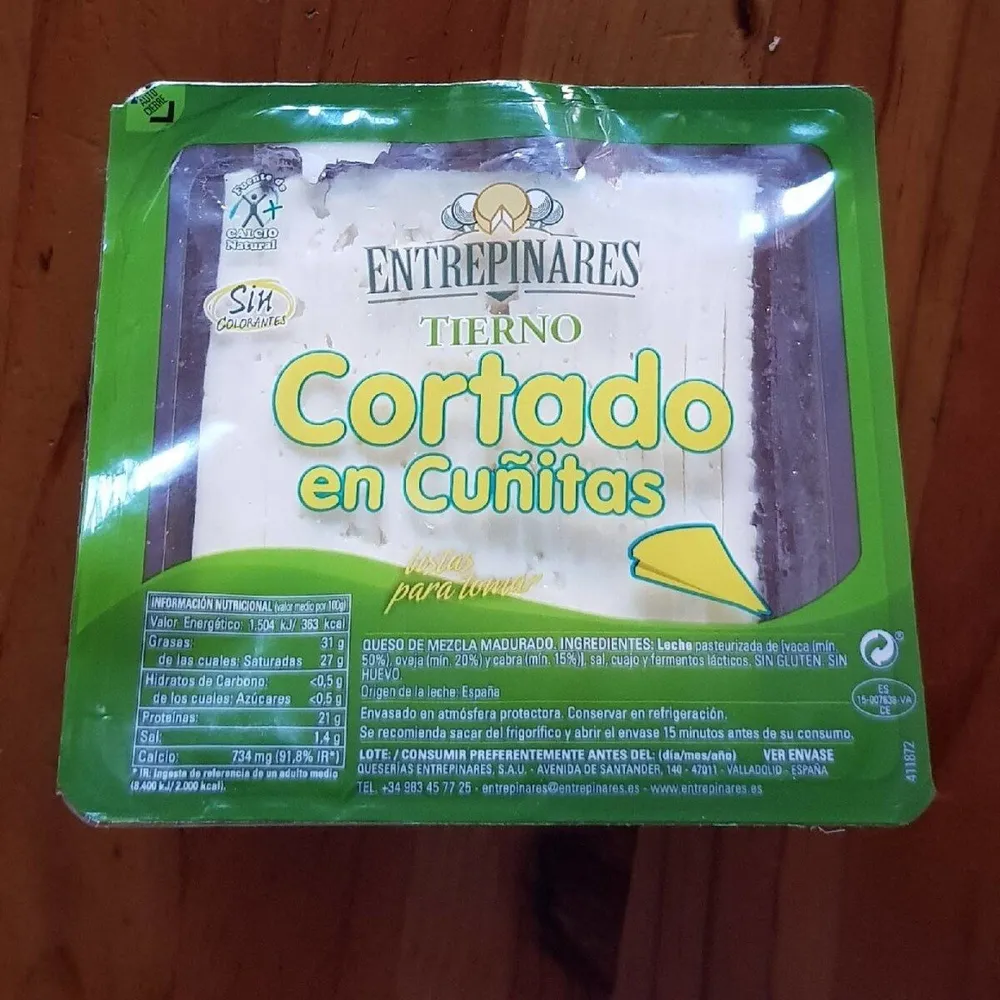 Queso tierno cortado a cuñitas