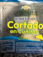 Semicurado cortado en cuñitas