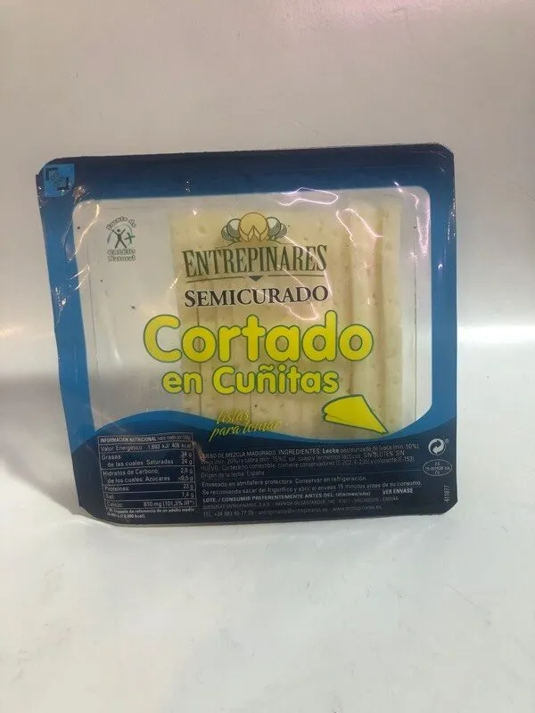 Semicurado cortado en cuñitas