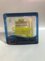 Semicurado cortado en cuñitas