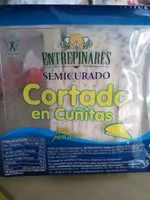Queso cortado en cuñitas