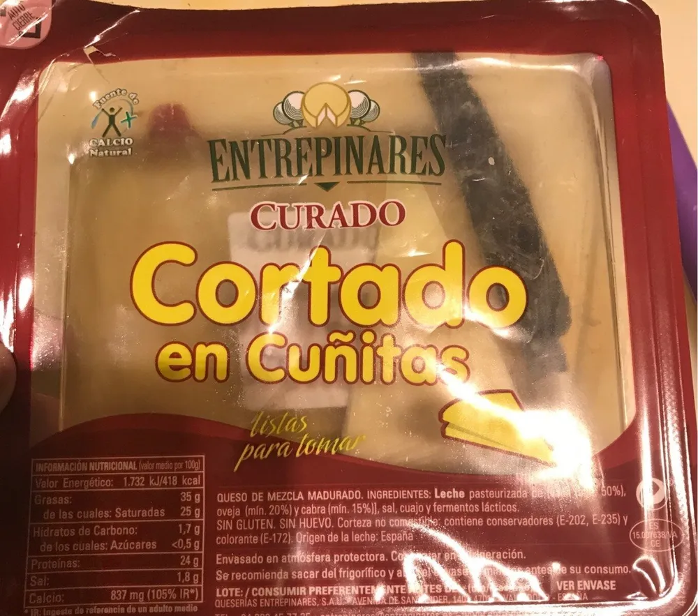 Queso curado en cuñitas