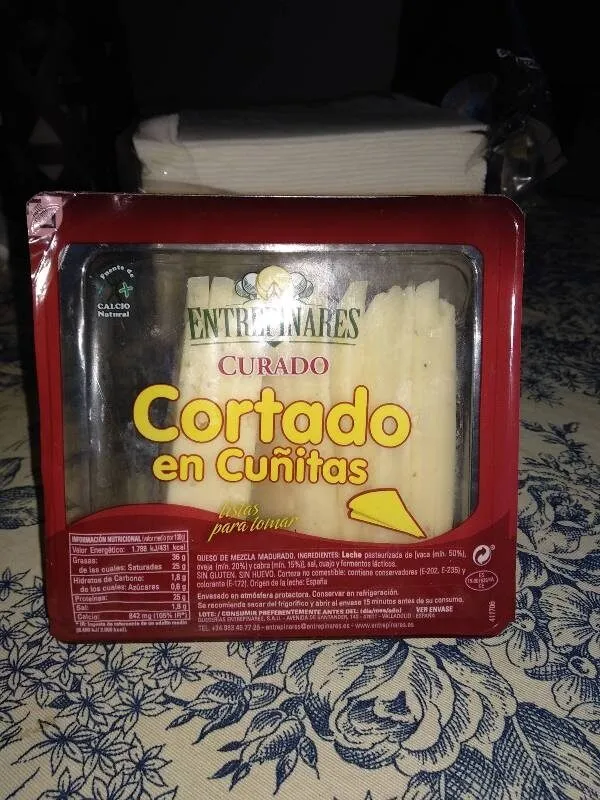 Queso curado en cuñitas