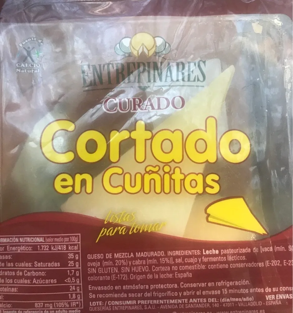 Queso cortado en cuñitas