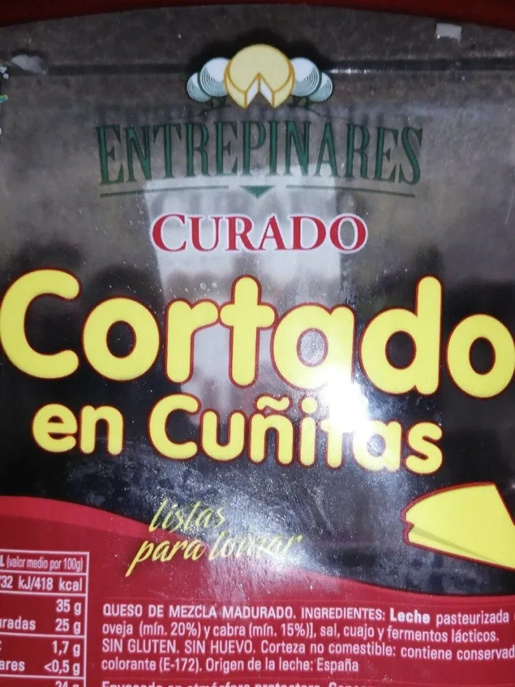 Queso curado en cuñitas