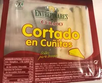 Quedo curado cortado en cuñas