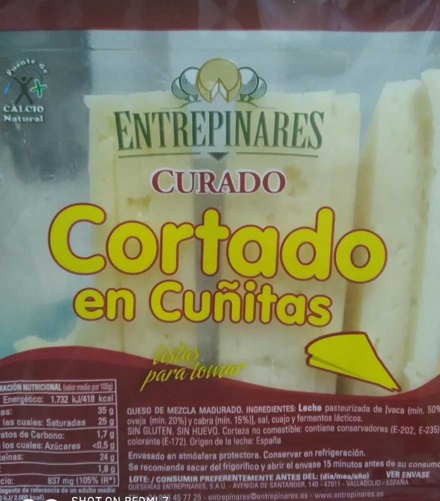 Entrepinares queso curado cortado