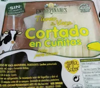 Queso tierno de vaca cortado en cuñitas
