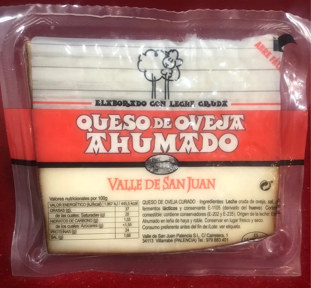 Quedo de oveja ahumado