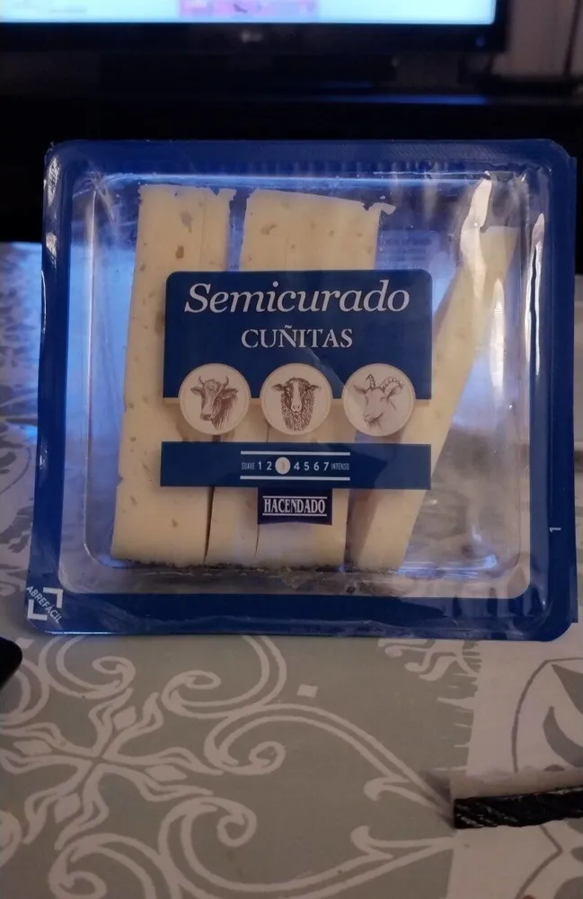Queso semicurado en cuñitas