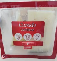 Queso curado cortado