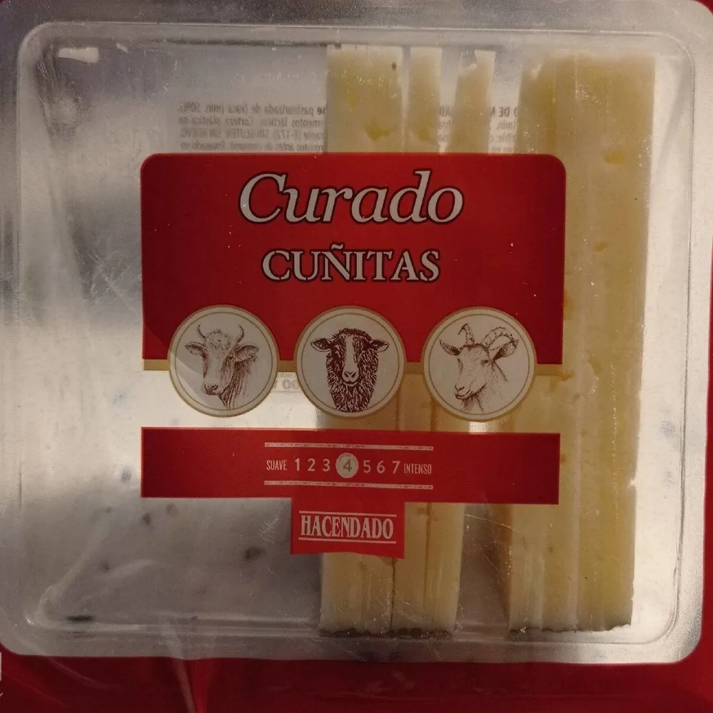 Queso curado en cuñitas