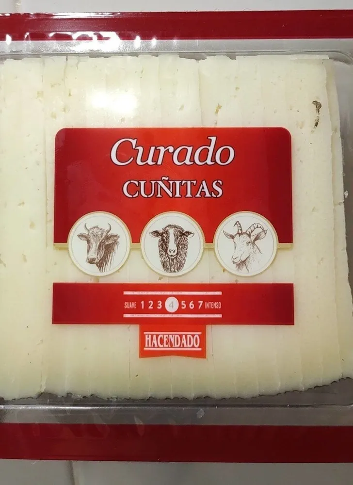 Queso curado en cuñitas