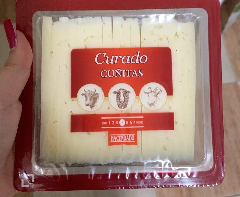 Queso curado en cuñitas