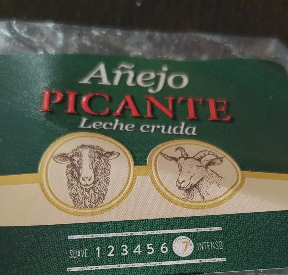 Queso Añejo Picante leche cruda