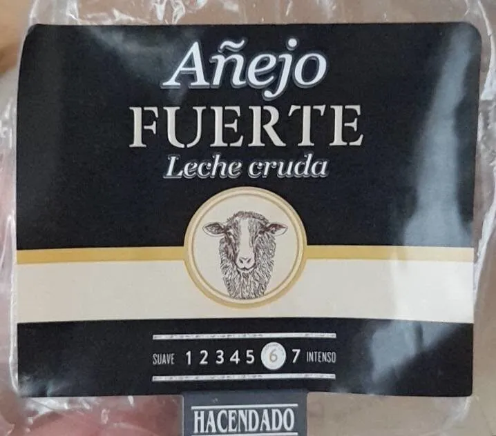 Queso añejo fuerte de leche cruda
