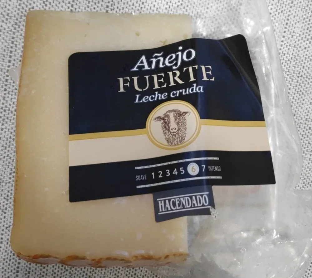 Queso añejo fuerte de leche cruda de oveja