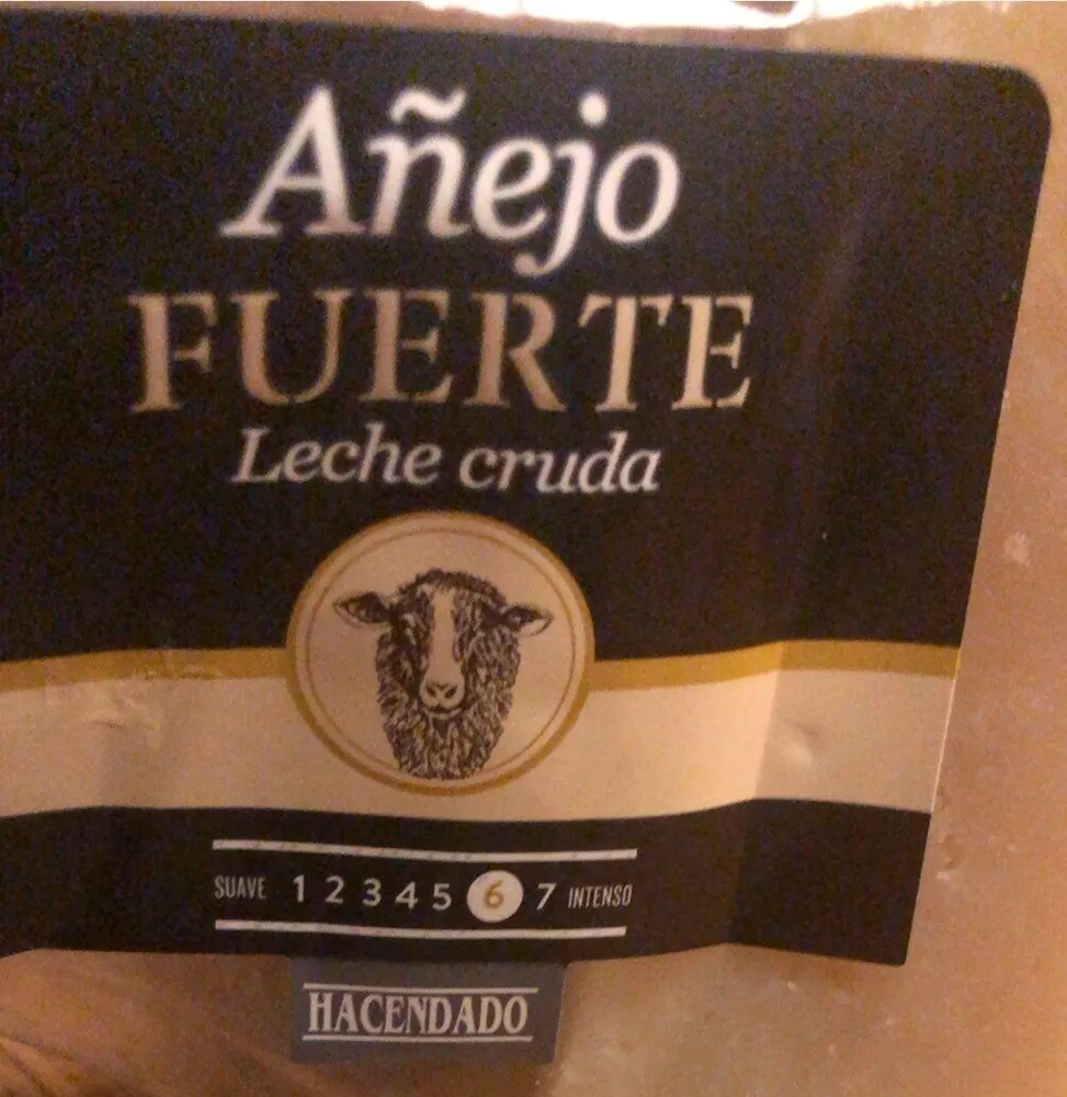 Queso añejo fuerte con leche cruda